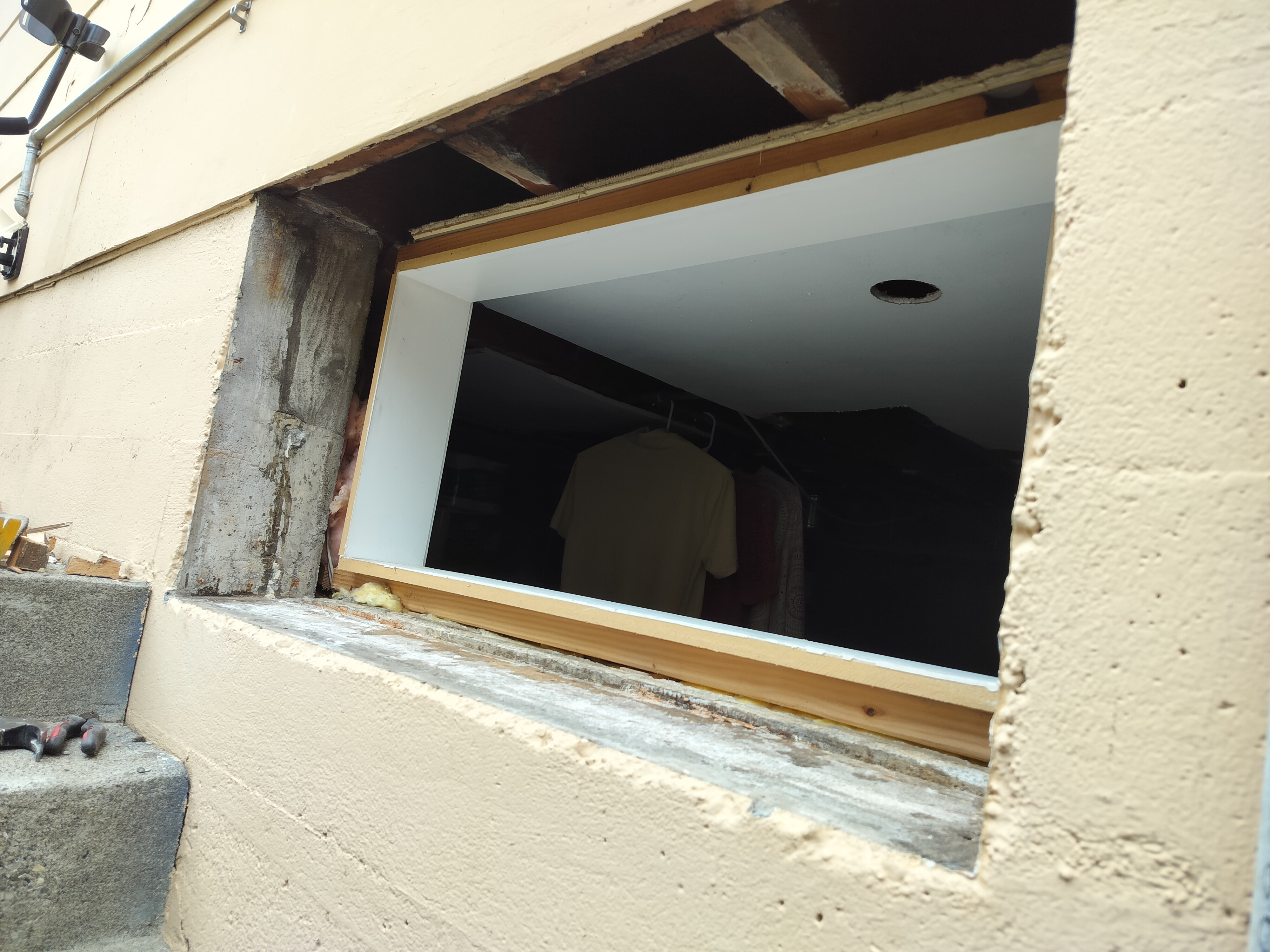 Detailed view of frame condition during removal